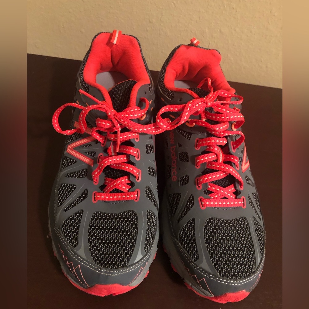 New Balance WT610GP4 Trail Shoes All Terrain Running Grey Coral Womens Size 8 B